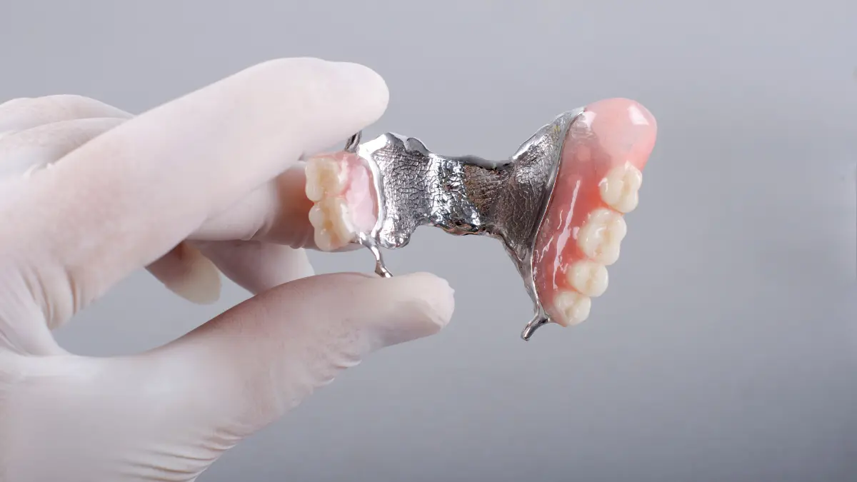 What İs The Best Material For İmplant-Supported Dentures?