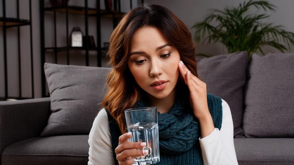 Zahnschmerzen beim Trinken von Wasser